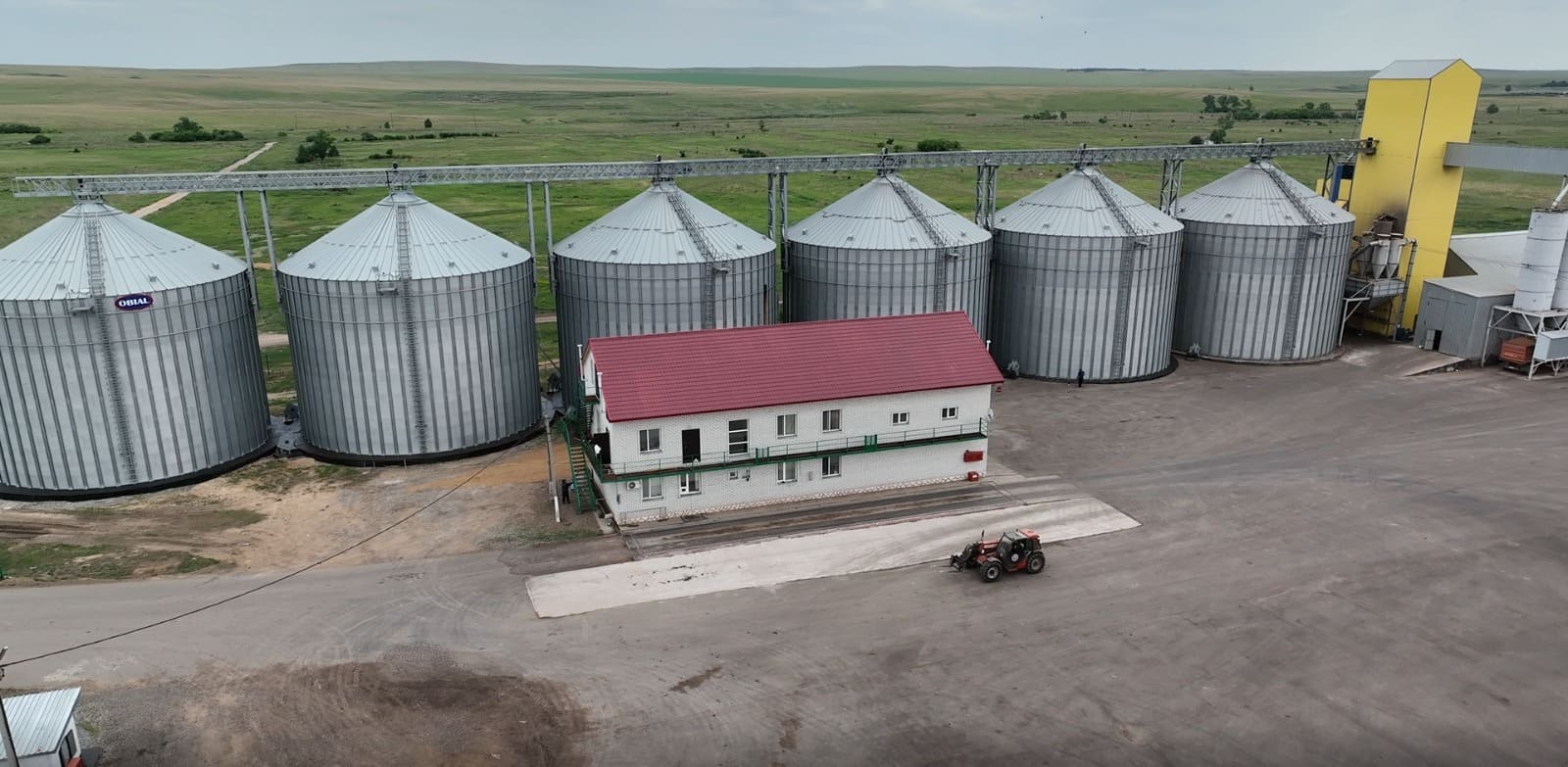 Строительство пункта обработки и хранения семян, зерновых культур мощностью свыше 10 000 т/сезон